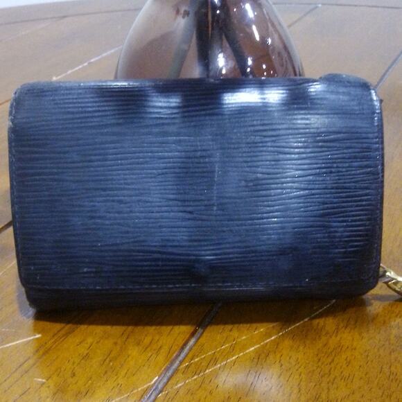 Louis Vuitton Epi Bifold Wallet with COA - Picture 1 of 11